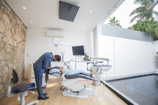 Sherman Oaks Cosmetic Dentist Eddie Siman in his office